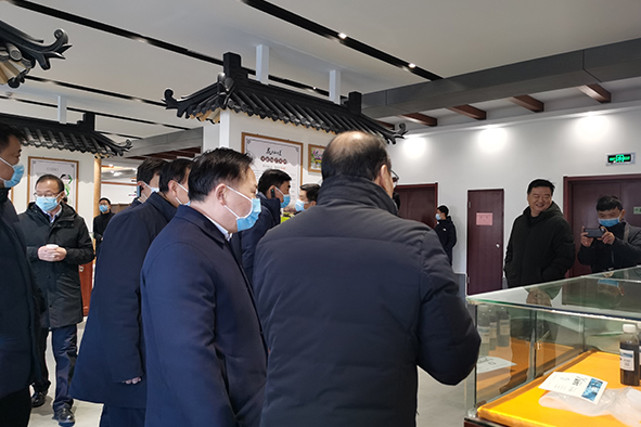 5三門峽市劉南昌書記，率市區(qū)縣負(fù)責(zé)人近100人，蒞臨中威廠區(qū)參觀指導(dǎo)